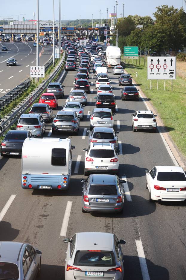 Zagreb: Gužve na naplatnim kućicama u Lučkom prema moru