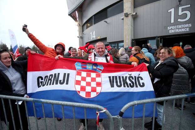 Oslo: Navijači ispred Unity Arene u kojoj se večeras održava finale Svjetskog rukometnog prvenstva
