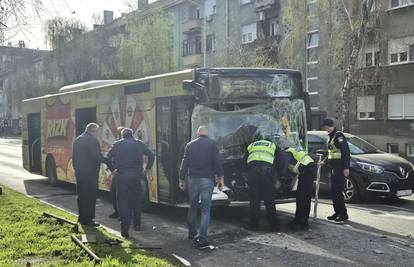 VIDEO U strašnom sudaru dva busa u Osijeku ozlijeđeno 23 ljudi: 'Jedan je teško ozlijeđen'