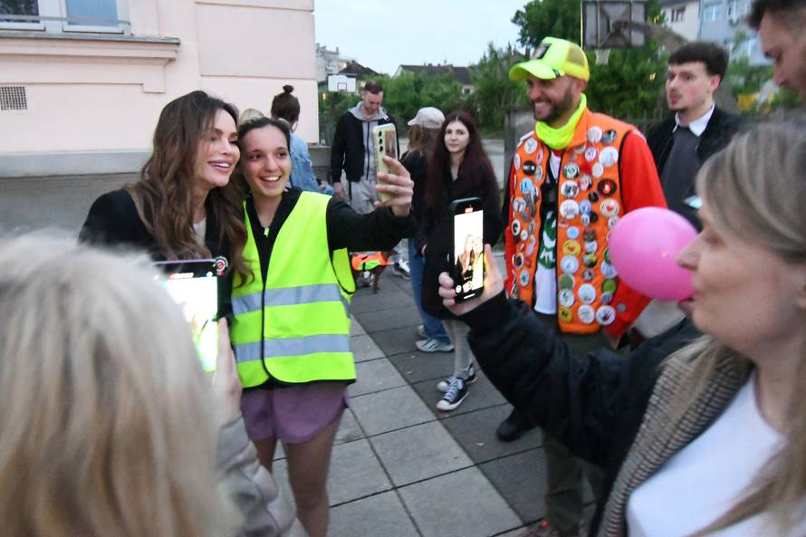 Virovitica: Severina dočekala srpske studente koji trče do Bruxellesa