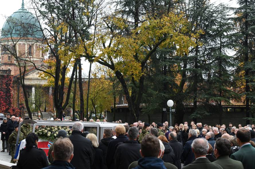 Supruga Dudeka neutješna na sprovodu: 'Ostao si naš pajdaš'