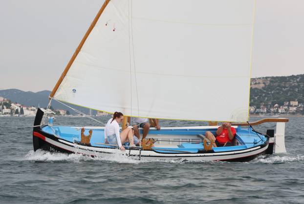 FOTO Čuvari stoljetne tradicije: Drveni brodovi utrkivali se na 'Regati za dušu i tilo' u Betini