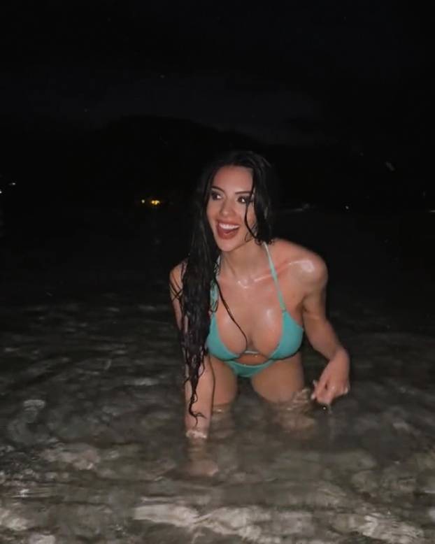 FOTO Bujna stjuardesa zavela zvijezdu Juvea. Žena je saznala