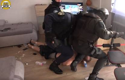 Policija objavila snimku akcije: Uhitili više ljudi zbog droge, jednog su izvukli iz kreveta