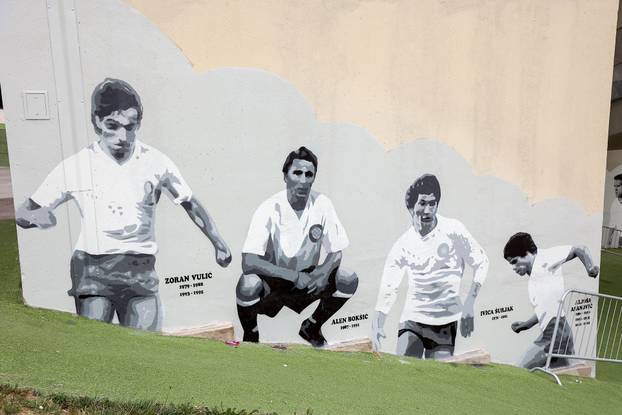 Split: Ususret 114. rođendanU Hajduka na zgradi Sveučilišta naslikani su murali nogometaša