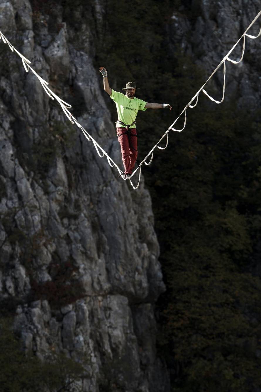 Imotski: Slackline iznad Modrog jezera