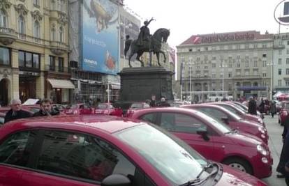 Crveni 'Fićeki' preplavili glavni zagrebački trg 