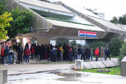 Nikad veći red za ulaznice na Poljudu, svi bi na derbi! 'Sad je -7 u Zagrebu, bit će i hladnije...'