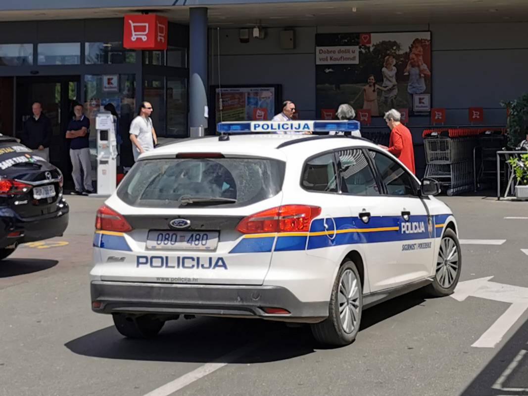 Porečki policajci uhitili dilera, u stanu  našli kokain za prodaju