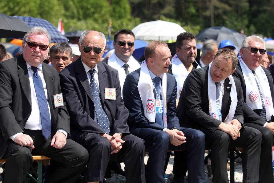 Jandrokovića izviždali: Ovdje smo da odamo počast žrtvama