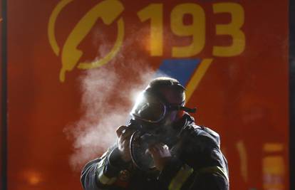 Zagreb: U požaru kuće u Trnavi opečena vlasnica. Izvukli su je