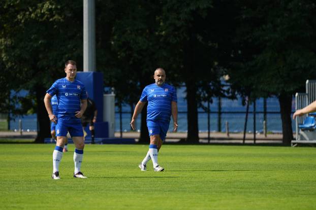 FOTO Legende Dinama ponovno u kopačkama: Boban, Zajec, Marić... zaigrali na izborni dan!