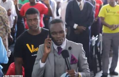 Pastor: 'Bog me često zove na mobitel, imam i ja njegov broj'