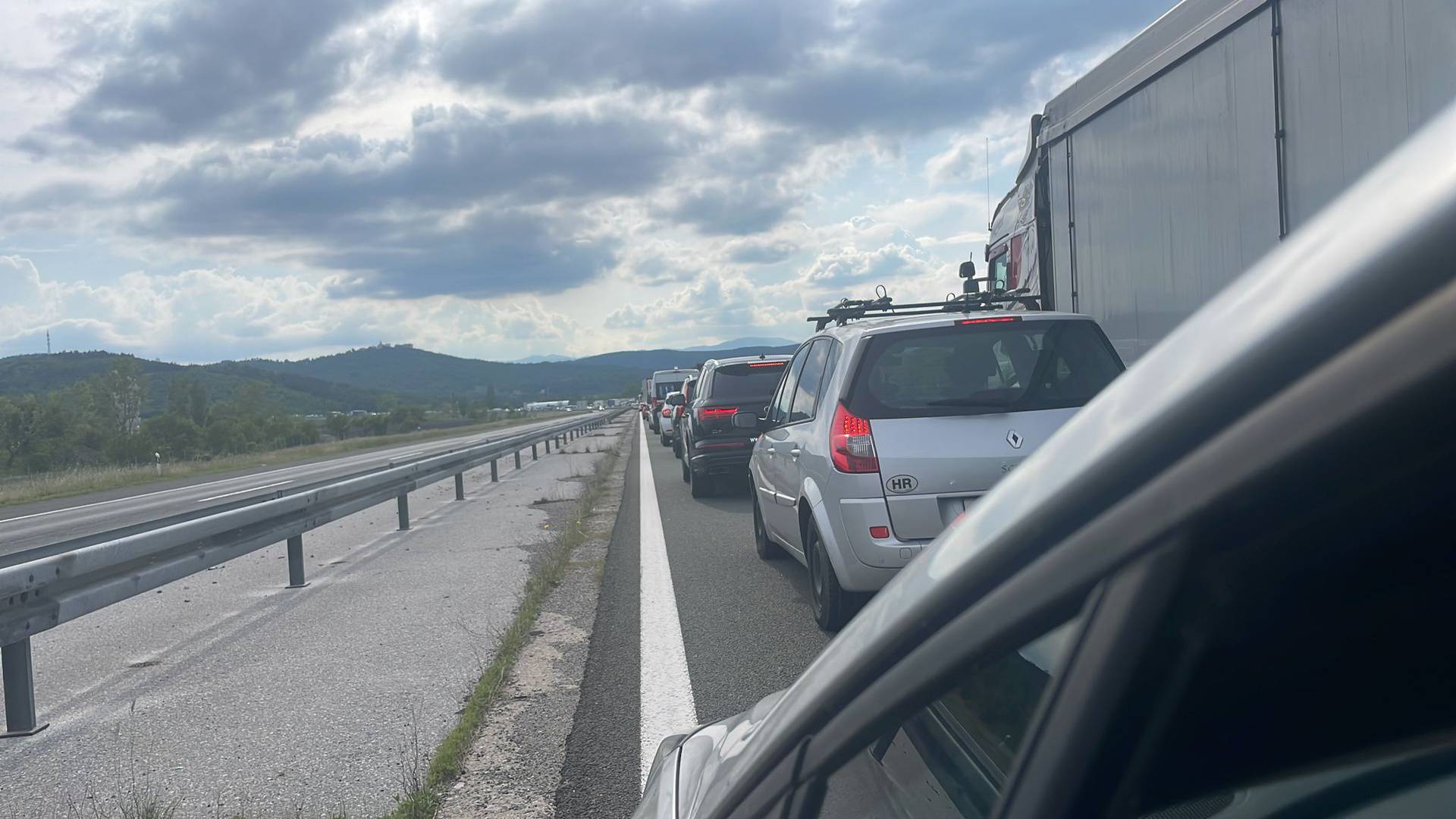 Rijeke navijača slile se u Rijeku uz velike gužve na autocesti