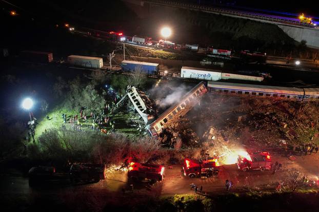 Trains collide near Larissa