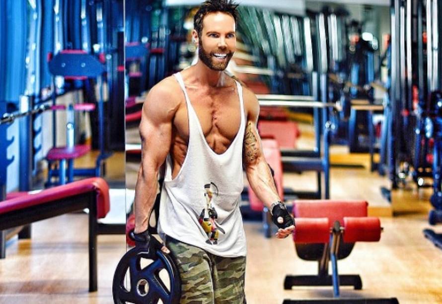 Modni mačak zauzeo parkirno mjesto invalidu, pa je pozirao