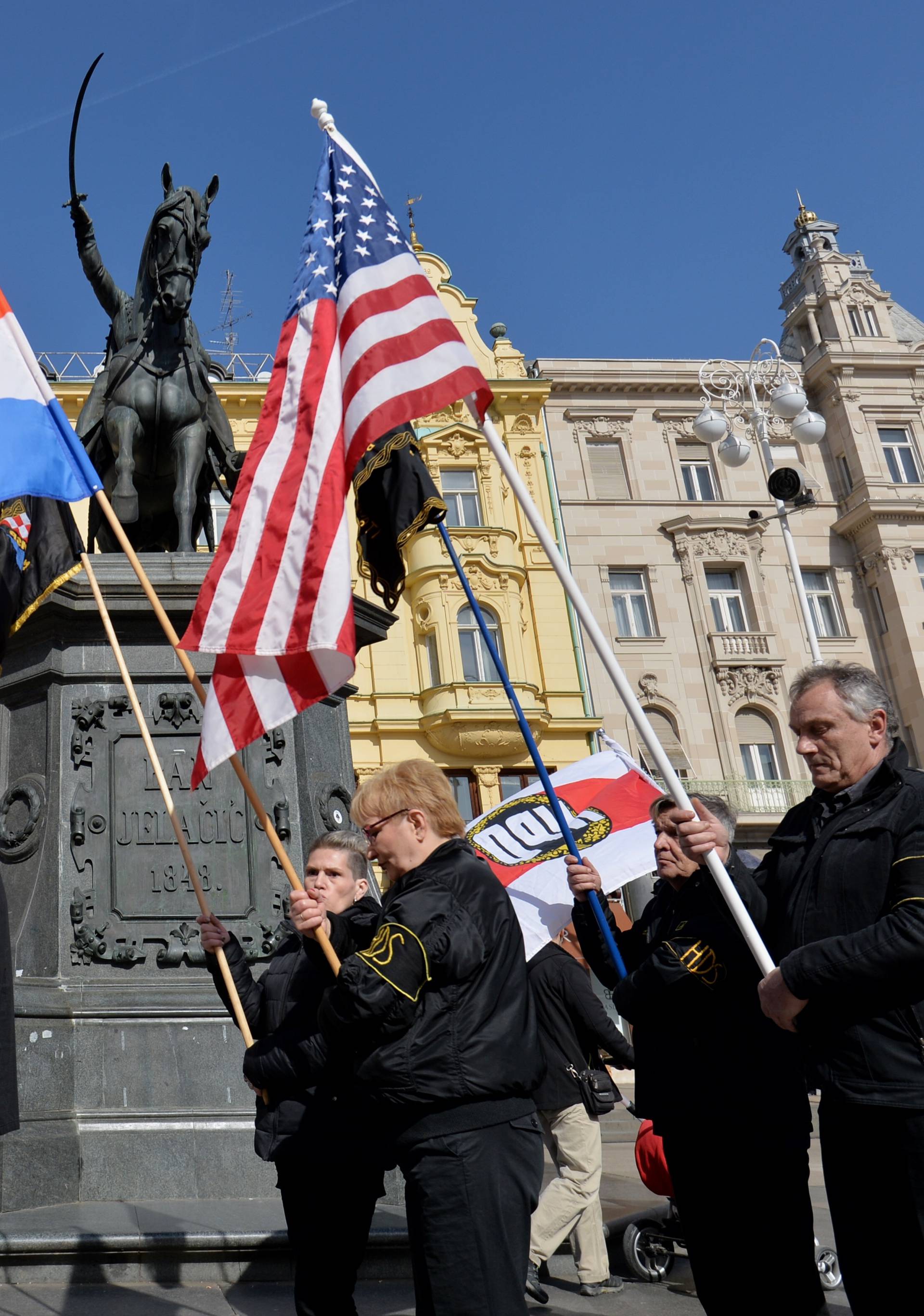 Marširali Zagrebom i prisegnuli na vjernost domovini i Trumpu!