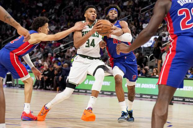 NBA: Milwaukee Bucks at Detroit Pistons