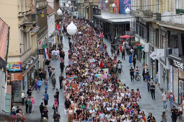 Zagreb: 25. Povorka ponosa LGBTIQ zajednice "Korak po korak, iskorak!"