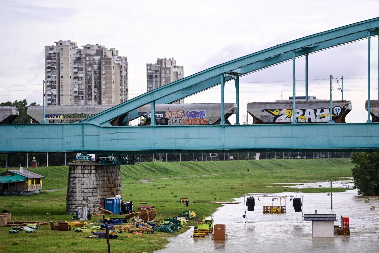 Zagreb: Sava se izlila iz korita i potopila lokaciju Green River Festa