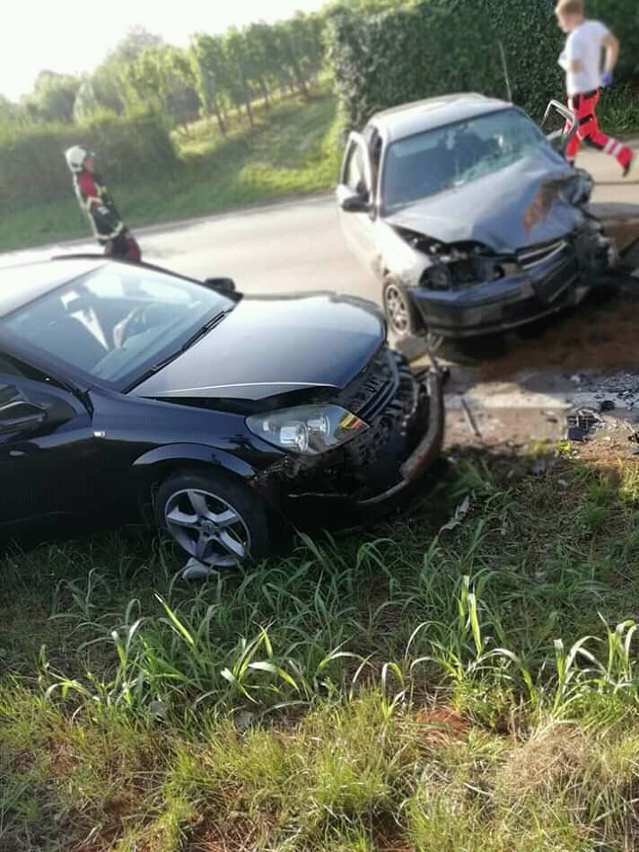 Nesreća kod Umaga: U sudaru tri auta dvoje ljudi ozlijeđeno