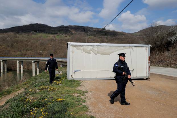 Kosovo government puts voting containers in Serb majority area