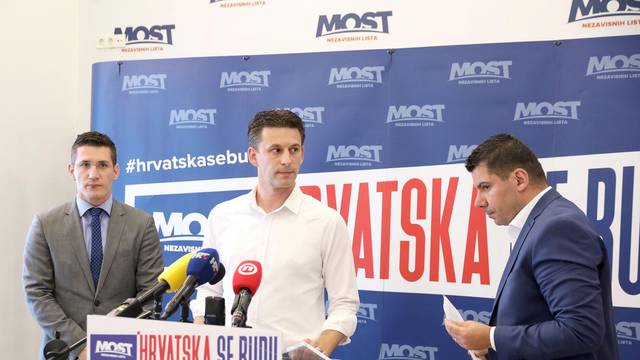 Zagreb: Božo Petrov, Nikola Grmoja i Vladimir Troskot govorili o problemima ovrha
