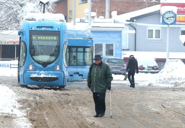 ARHIVA - Zagreb je 14. siječnja 2013. bio zatrpan snijegom