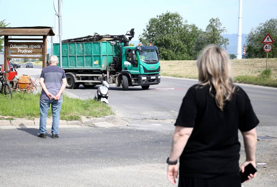Zagreb: Građani traktorima blokirali ulaz na odlagalište otpada Jakuševec 