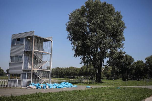 Zagreb: Mjesec dana nakon Thompsonovog koncerta Hipodrom je i dalje zatrpan smećem