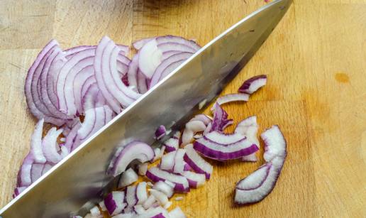 Koliko često trebate mijenjati dasku za rezanje povrća i mesa?