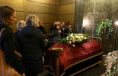 Obitelj i kolege na krematoriju se oprostili od Nikole Ivande 