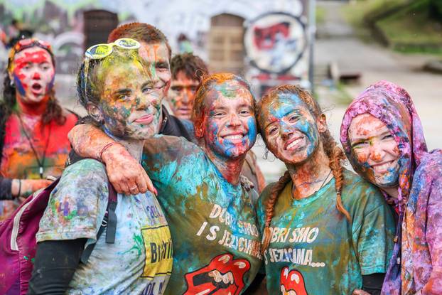 Pulski srednjoškolci slave kraj škole