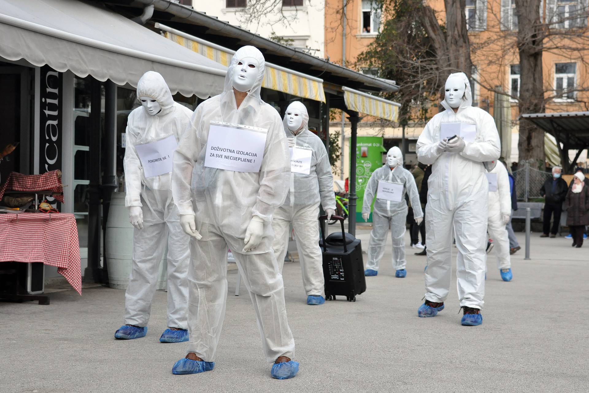 Održan je performans usmjeren protiv epidemioloških mjera