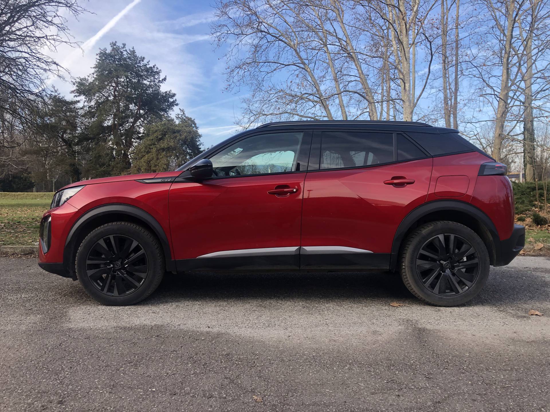 Testirali smo Peugeot 2008: Redizajnirani mali SUV nije samo obični gradski šminker