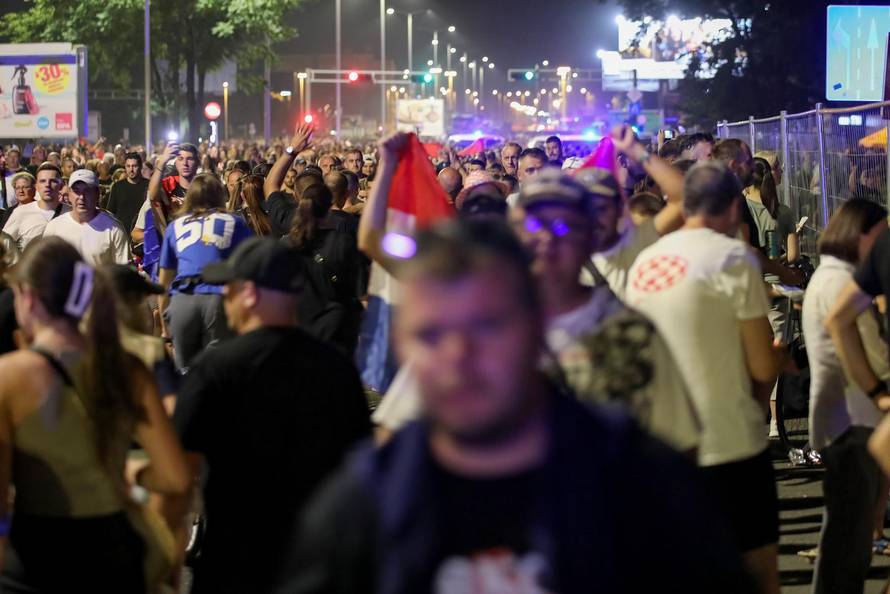 Zagreb: Završio je koncert Marka Perkovića Thompsona, kolone ljudi idu s hipodroma