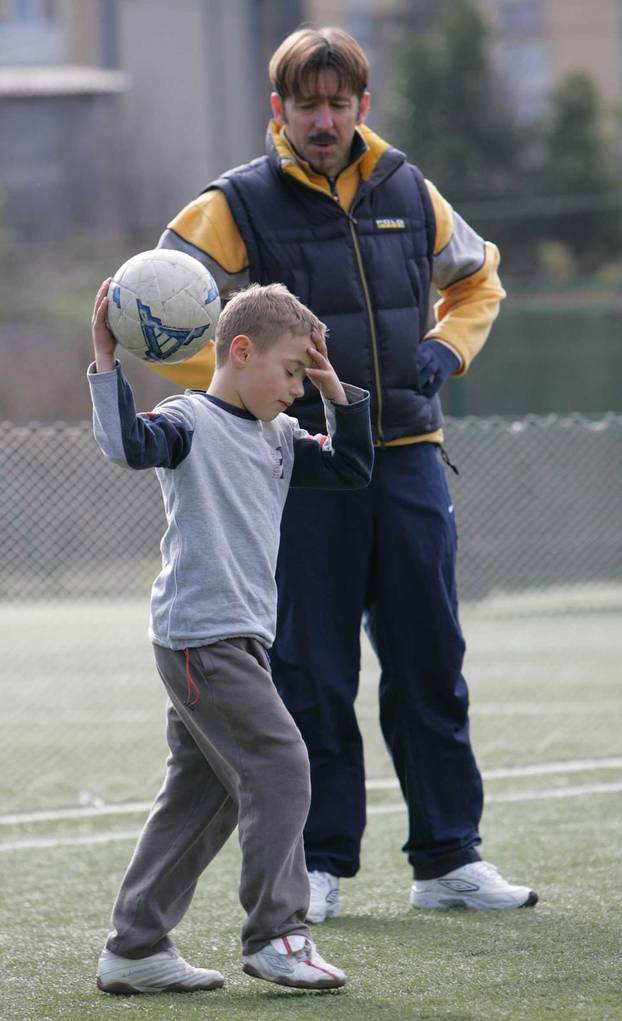 ARHIVA - 2005. Nikola Vlašić na treningu malih dječaka