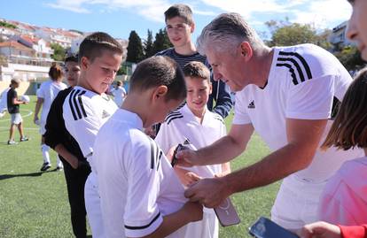 FOTO Boban, Šuker, Figo i Keane zaigrali su s malim Hvaranima