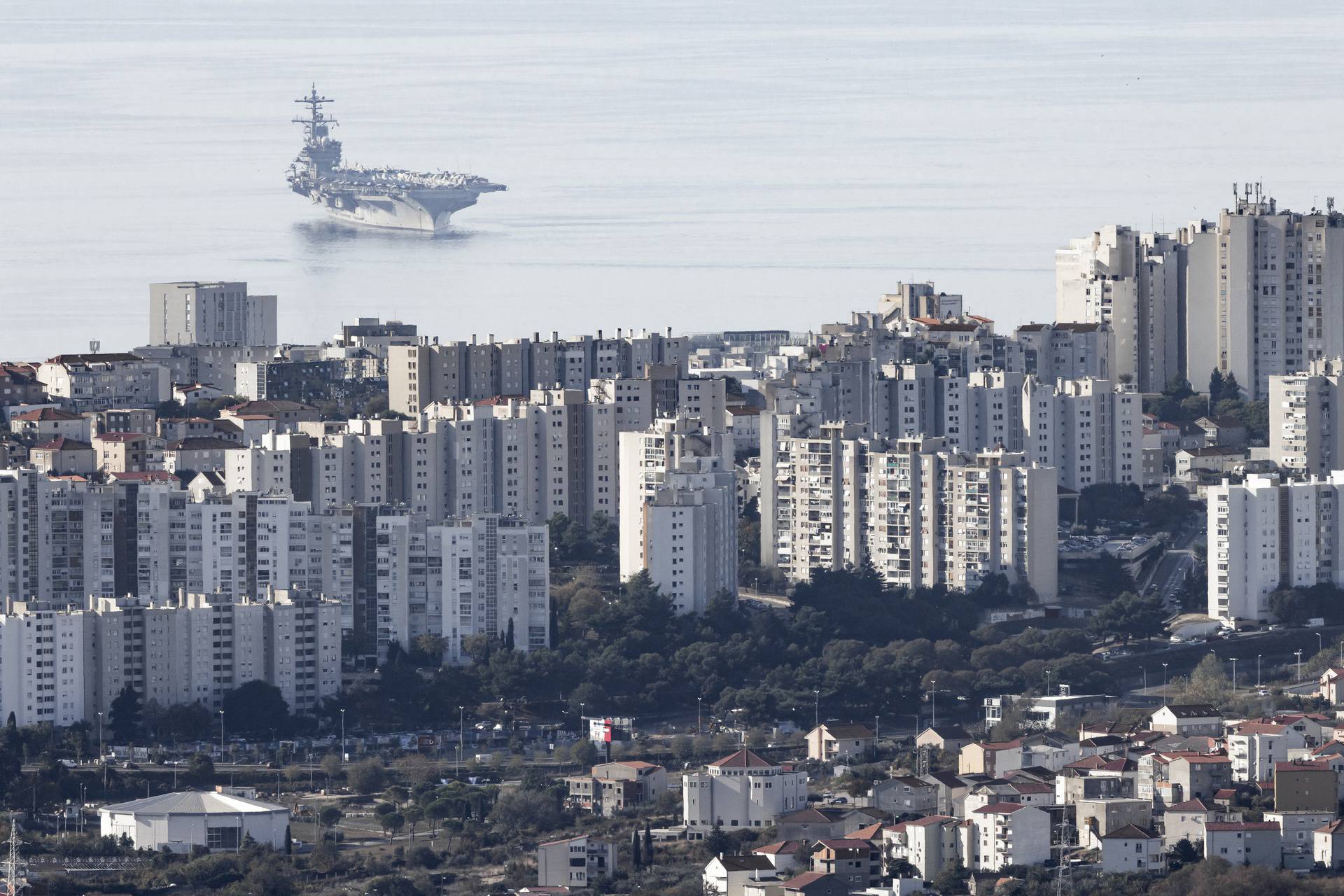 U Split uplovio najveći američki nosač aviona USS George H.W. Bush 