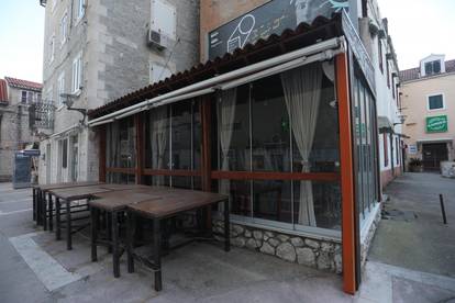Mjere popustile, ali su u centru Splita skoro svi kafići zatvoreni