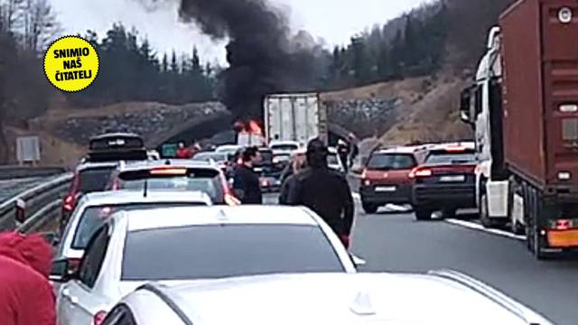 VIDEO Nova nesreća: Kamion se zakucao u drugi pa se zapalio! Zatvorili autocestu prema Rijeci