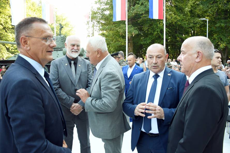 Glina: Ministar Tomo Medved na svečanom otkrivanju "Zida pobjede"