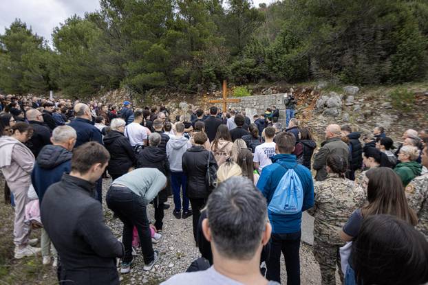 Mostar: Brojni vjernici sudjelovali na križnom putu
