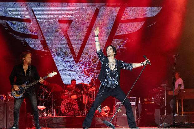 Pula: Parni valjak održao koncert u prepunoj Areni 