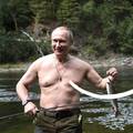 Tajna Putinova križa: Majka mi ga je dala, čudesno je preživio požar i sad ga nosim svugdje...
