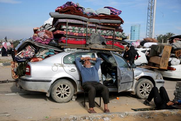 Displaced Palestinians wait to be allowed to return to their homes in northern Gaza, in the central Gaza Strip