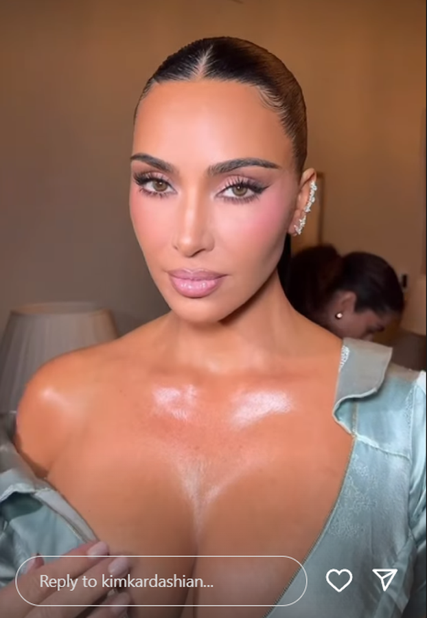Kim Kardashian u prozirnoj haljini pokazala sve svoje adute