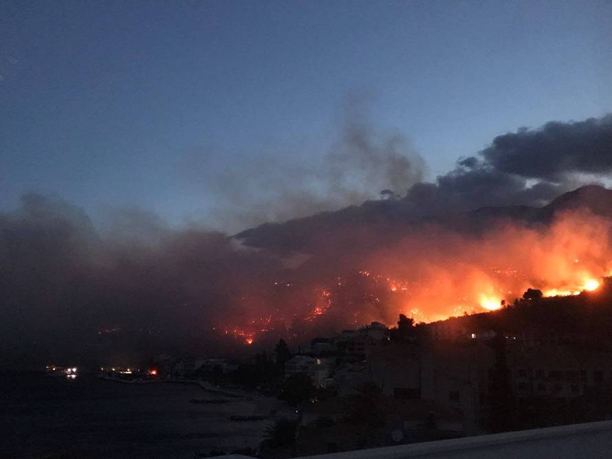 Kanader pomaže u gašenju, u Makarsku stiže i 150 vojnika
