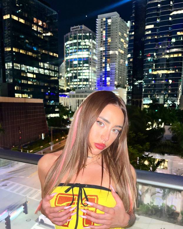 FOTO Argentinska pjevačica je ostavila Yamala zbog realovca?!