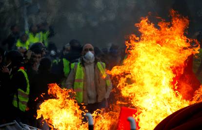 Pariz: Žuti prsluci prosvjeduju već 17. vikend zaredom